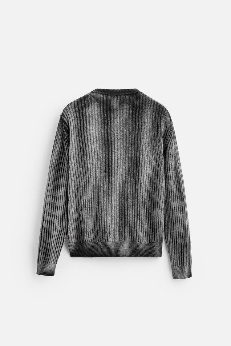 PRINTED SWEATER WITH VAPORIZED EFFECT