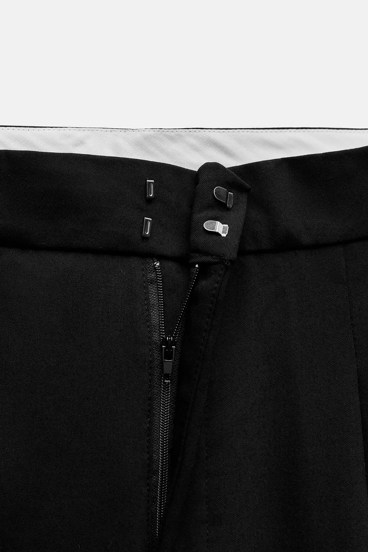 TROUSERS WITH PLEATS AND POCKETS