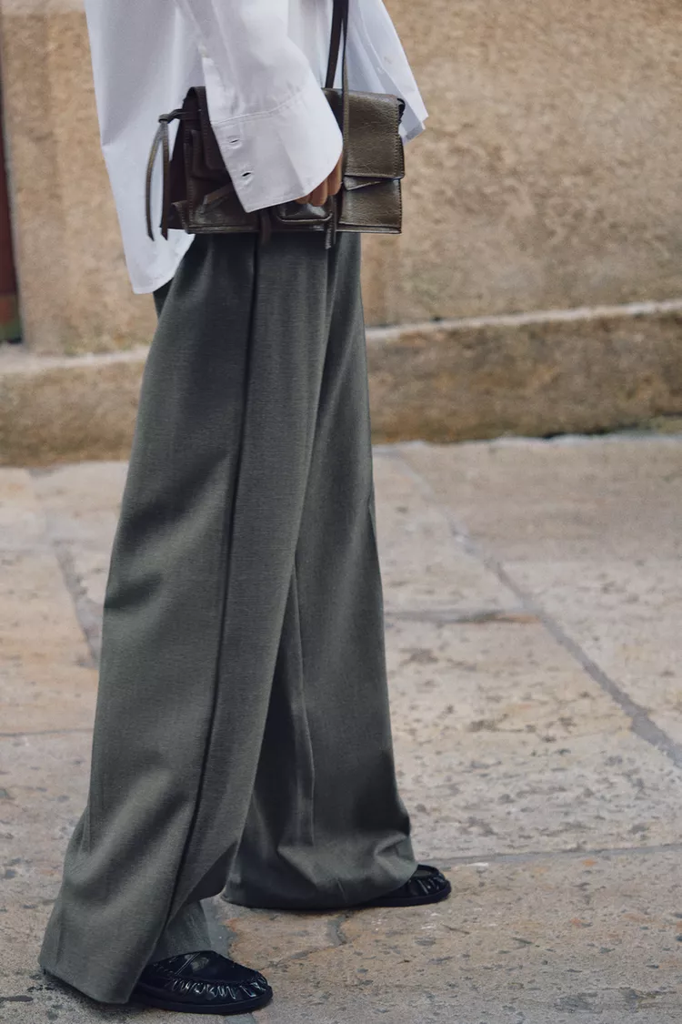 LARGE PANTS WITH SIDE STRIPE