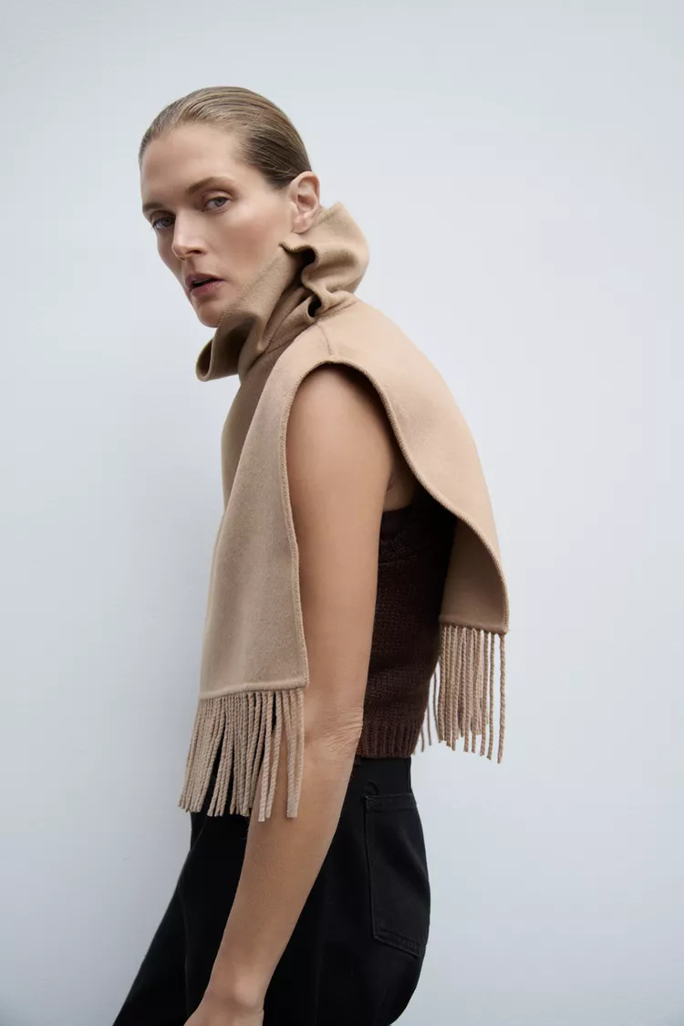 ASIMMETRIC CAPE WITH WOOL AND FRINGES